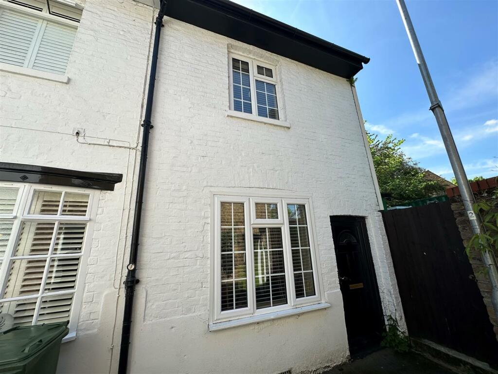 2 bed Mid Terraced House for rent in Watford. From Coopers Estate Agents