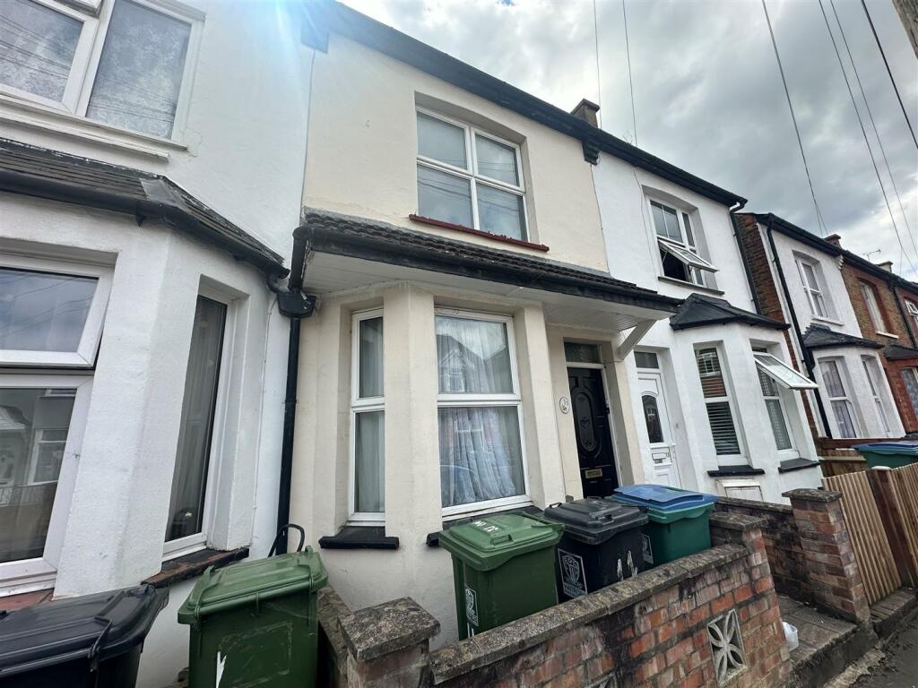 3 bed Mid Terraced House for rent in Watford. From Coopers Estate Agents