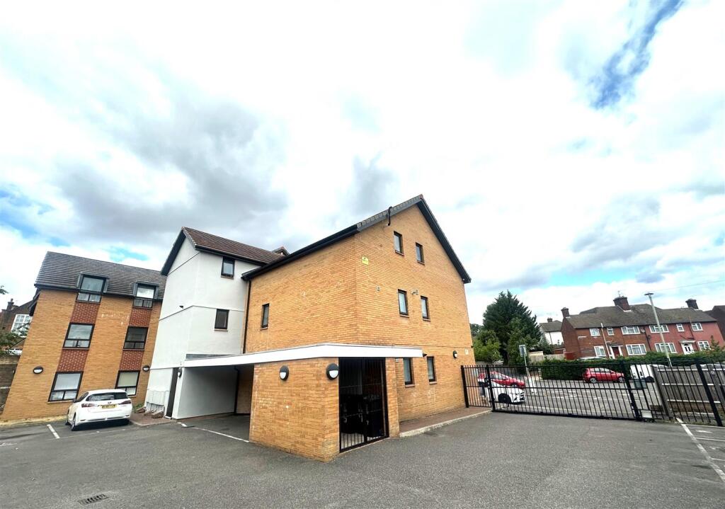 2 bed 1st Floor Flat for rent in Watford. From Coopers Estate Agents - Watford