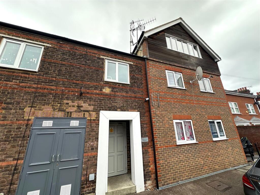 1 bed 1st Floor Flat for rent in Watford. From Coopers Estate Agents - Watford