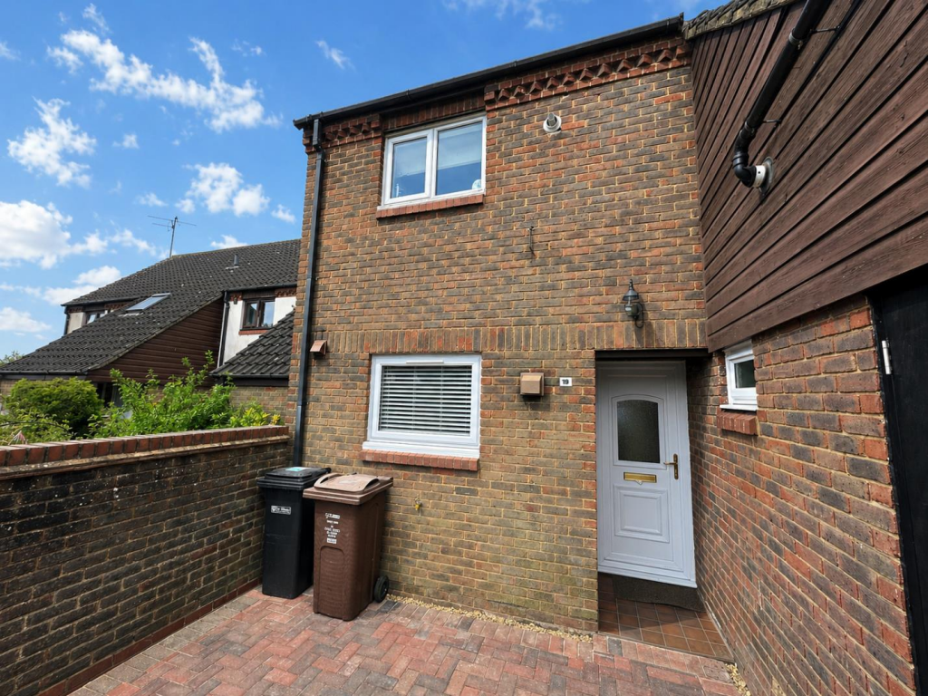 1 bed 1st Floor Flat for rent in Tyttenhanger. From Coopers Estate Agents - Watford