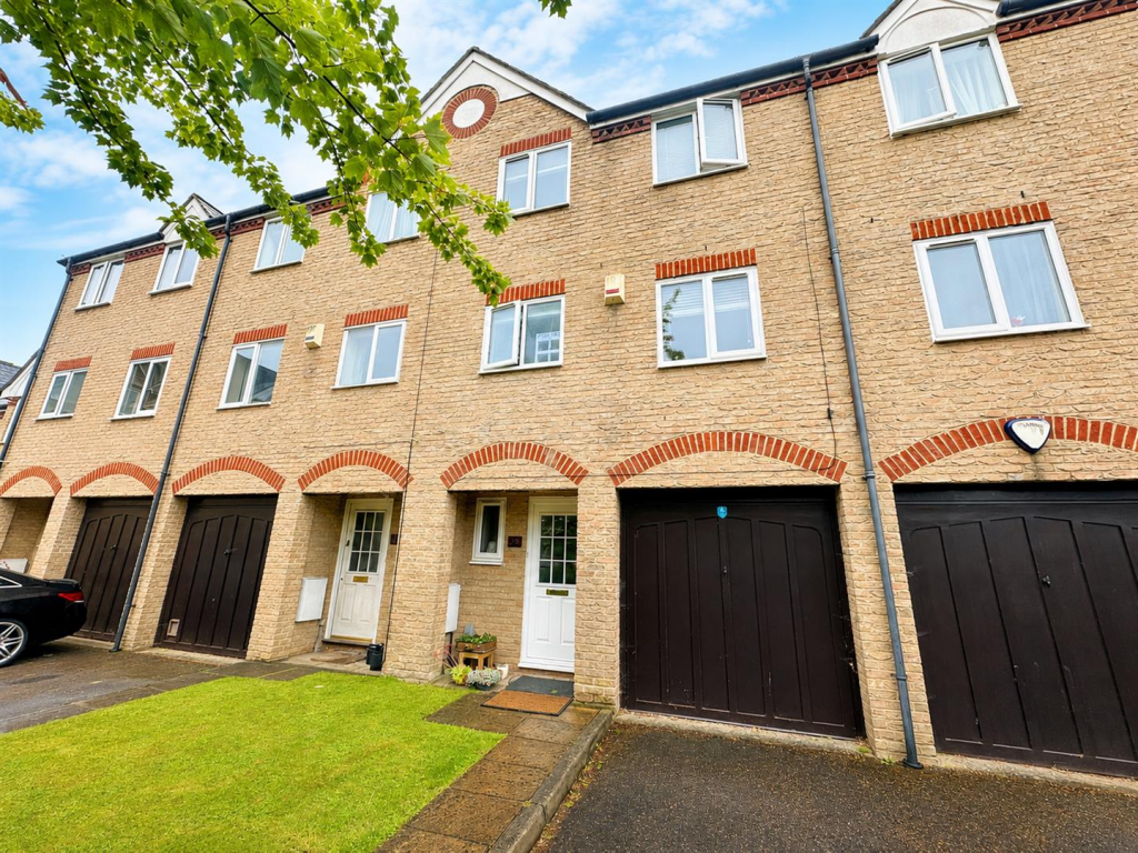 4 bed Town House for rent in Watford. From Coopers Estate Agents - Watford 4 bed Town House for rent in Watford. From Coopers Estate Agents - Watford