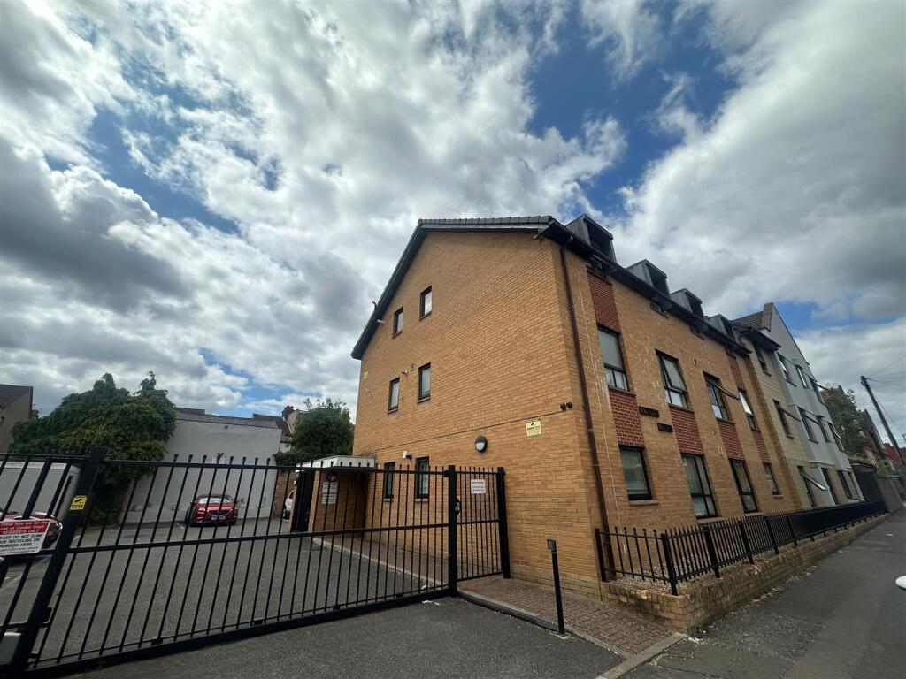 2 bed 1st Floor Flat for rent in Watford. From Coopers Estate Agents - Watford