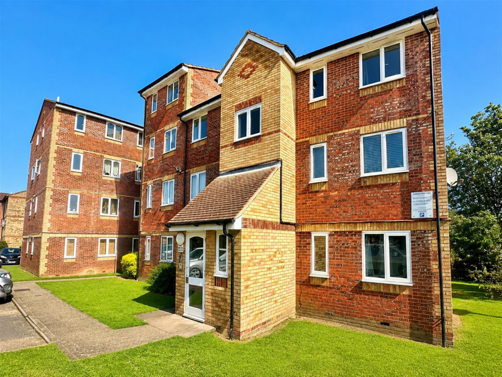 4 bed Studio for rent in Watford. From Coopers Estate Agents - Watford 4 bed Studio for rent in Watford. From Coopers Estate Agents - Watford