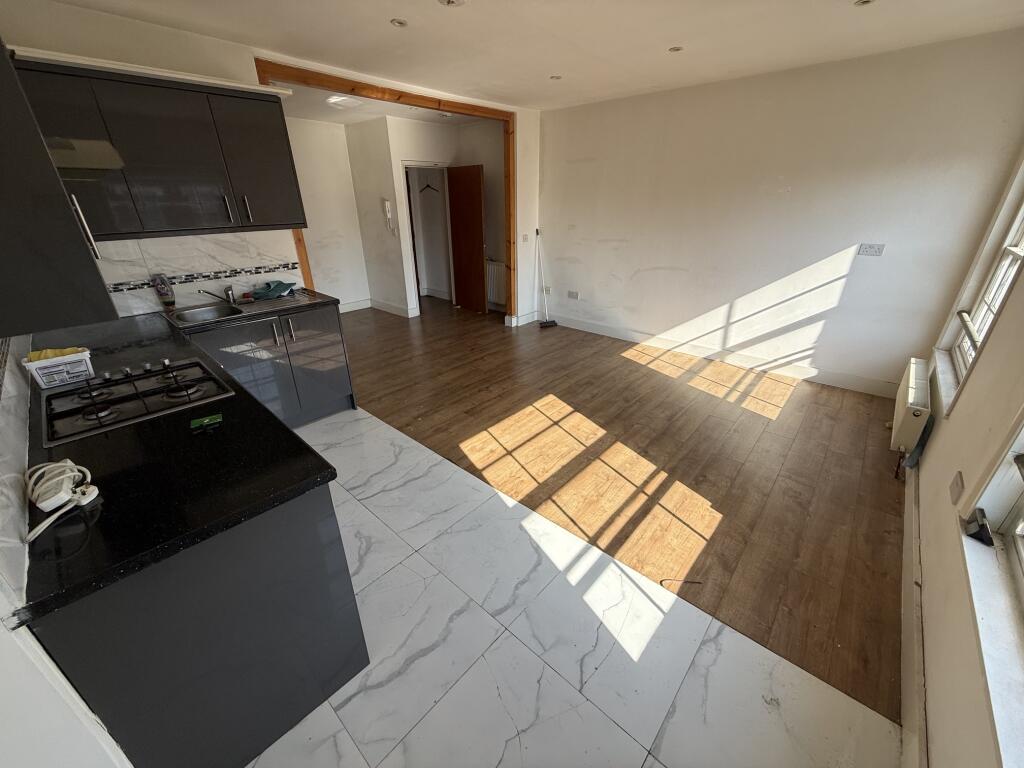 4 bed 1st Floor Flat for rent in Dunstable. From Connells Lettings - Dunstable