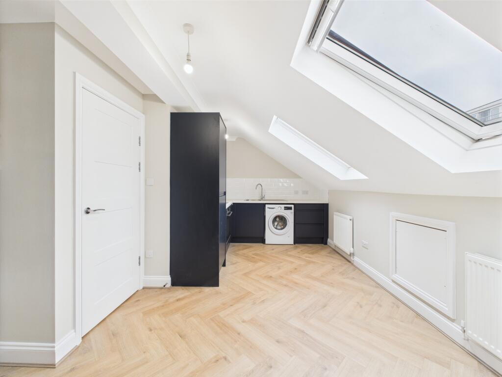 1 bed 1st Floor Flat for rent in Merton. From Credential - Tooting