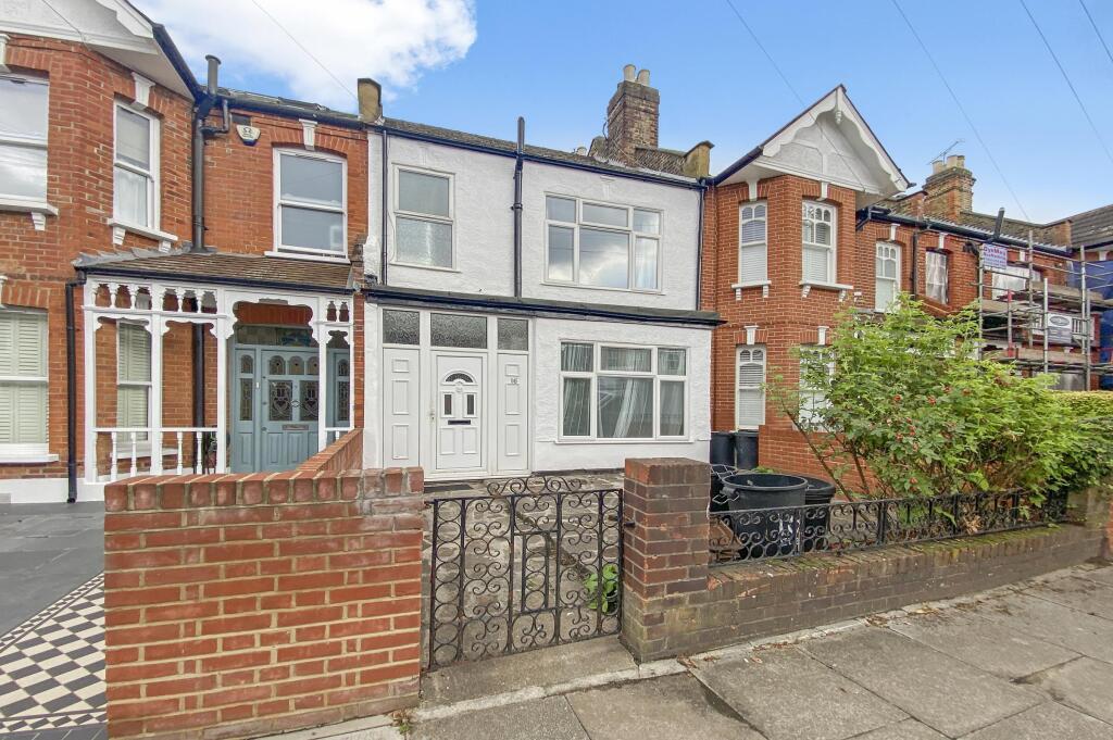 4 bed Mid Terraced House for rent in Wandsworth. From Credential - Tooting