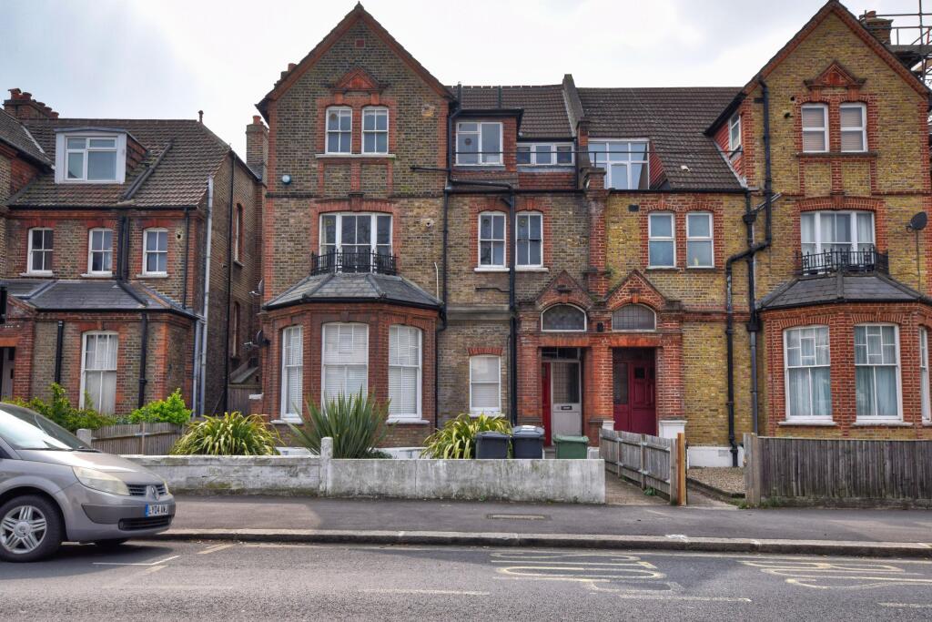 2 bed 1st Floor Flat for rent in Streatham. From Credential - Tooting