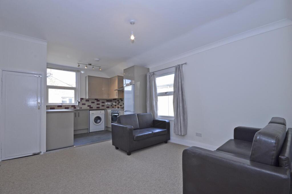 3 bed 1st Floor Flat for rent in Merton. From Credential - Tooting