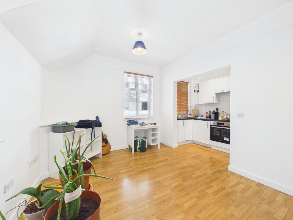 1 bed 1st Floor Flat for rent in New Malden. From Credential - Tooting