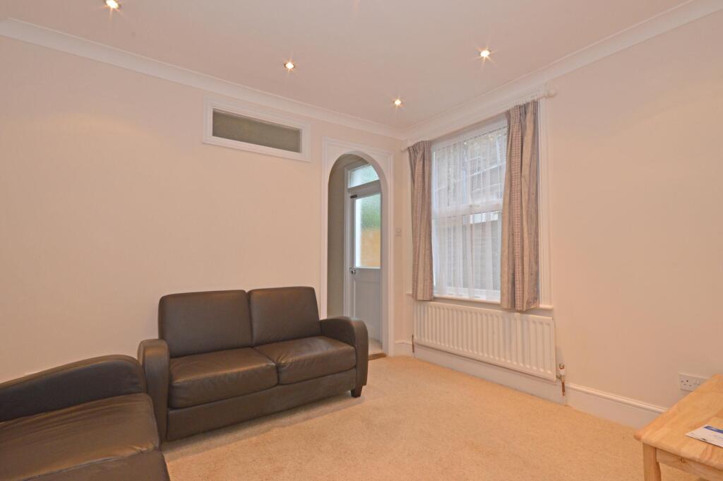 3 bed 1st Floor Flat for rent in Merton. From Credential - Tooting