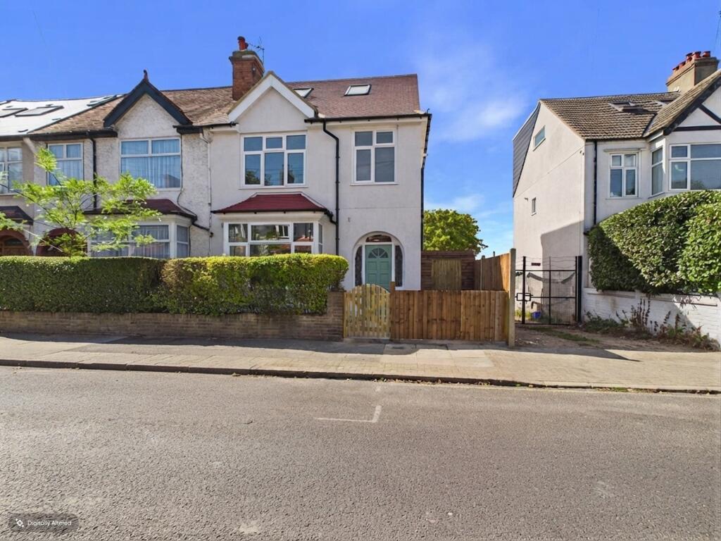 5 bed Mid Terraced House for rent in Merton. From Credential - Tooting