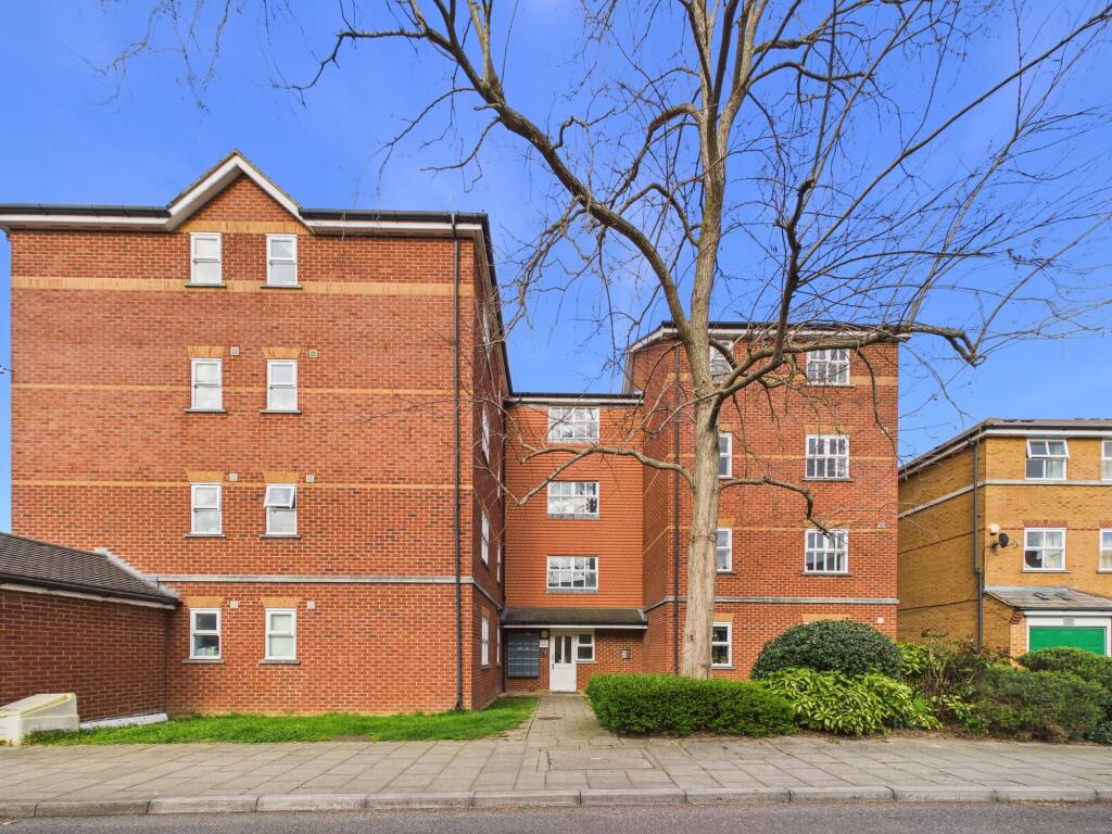 2 bed 1st Floor Flat for rent in Streatham. From Credential - Tooting
