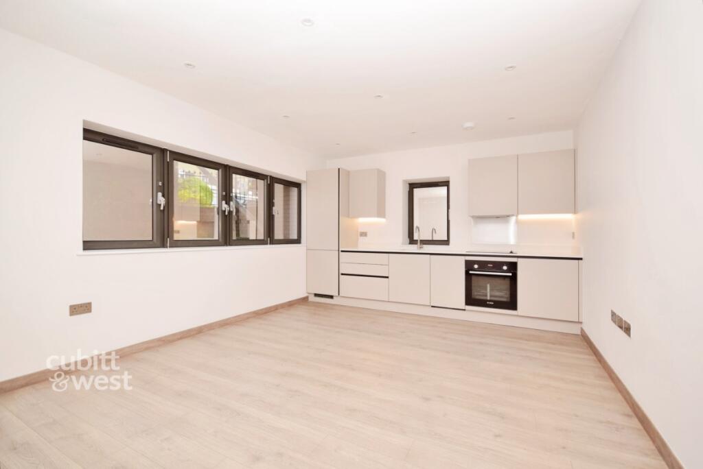 2 bed Apartment for rent in Caterham. From Cubitt and West - Shirley