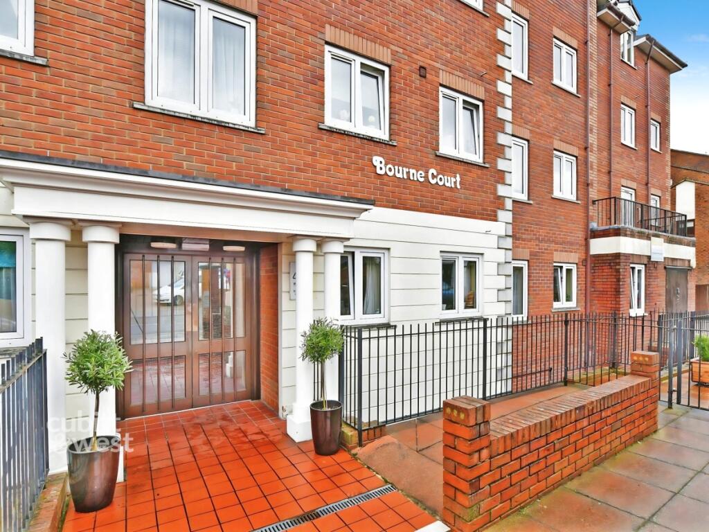 1 bed House (unspecified) for rent in Caterham. From Cubitt & West - Shirley