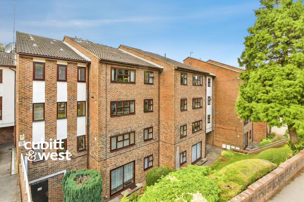 1 bed House (unspecified) for rent in Caterham. From Cubitt & West - Shirley