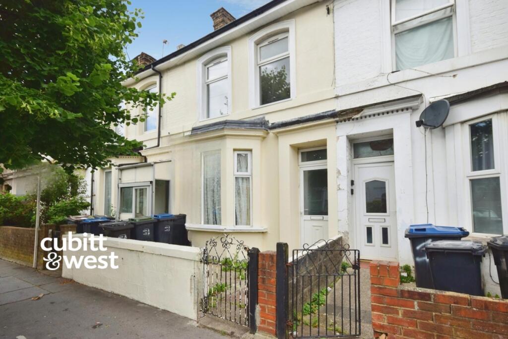 3 bed Mid Terraced House for rent in Croydon. From Cubitt & West - Shirley 3 bed Mid Terraced House for rent in Croydon. From Cubitt & West - Shirley