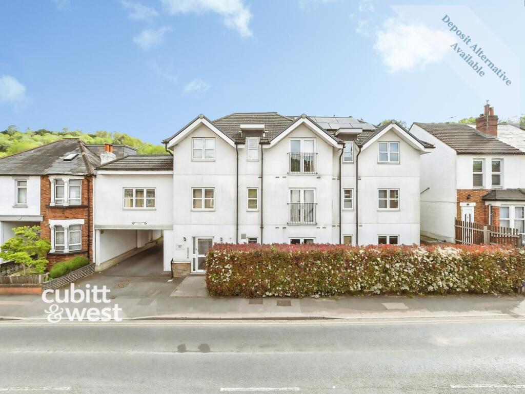 2 bed Apartment for rent in Whyteleafe. From Cubitt & West - Shirley