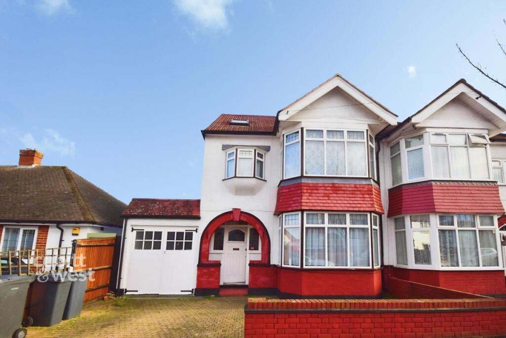 4 bed Semi Detached for rent in Croydon. From Cubitt & West - Shirley 4 bed Semi Detached for rent in Croydon. From Cubitt & West - Shirley