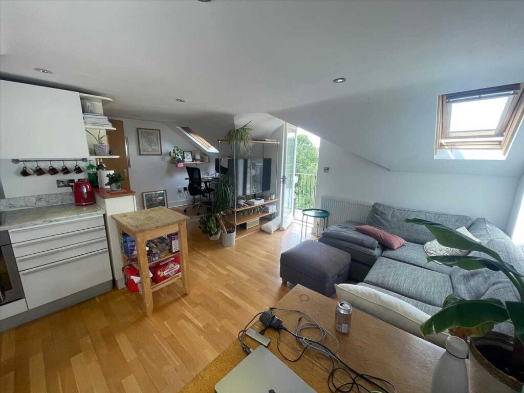1 bed 1st Floor Flat for rent in Stoke Newington. From Burghleys Estate Agents - London