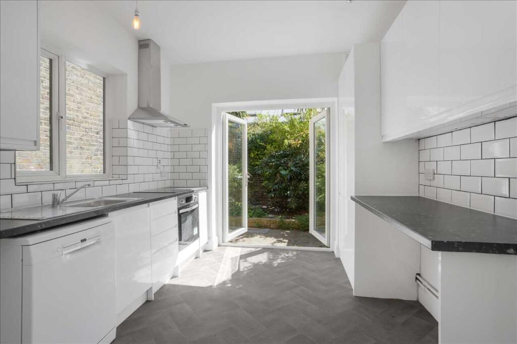 2 bed Apartment for rent in Hackney. From Burghleys Estate Agents - London