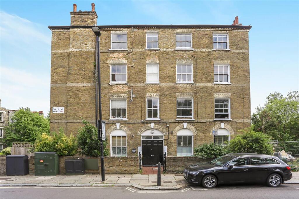 2 bed 1st Floor Flat for rent in London. From Burghleys Estate Agents - London 2 bed 1st Floor Flat for rent in London. From Burghleys Estate Agents - London