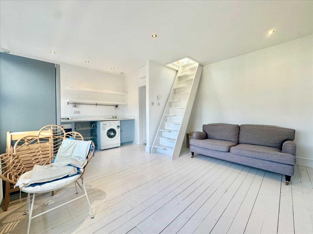 2 bed 1st Floor Flat for rent in Camden Town. From Burghleys Estate Agents - London