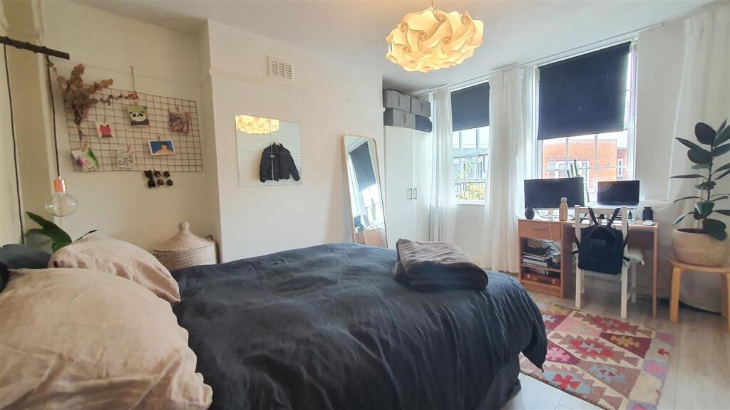 3 bed Apartment for rent in London. From Burghleys Estate Agents - London 3 bed Apartment for rent in London. From Burghleys Estate Agents - London
