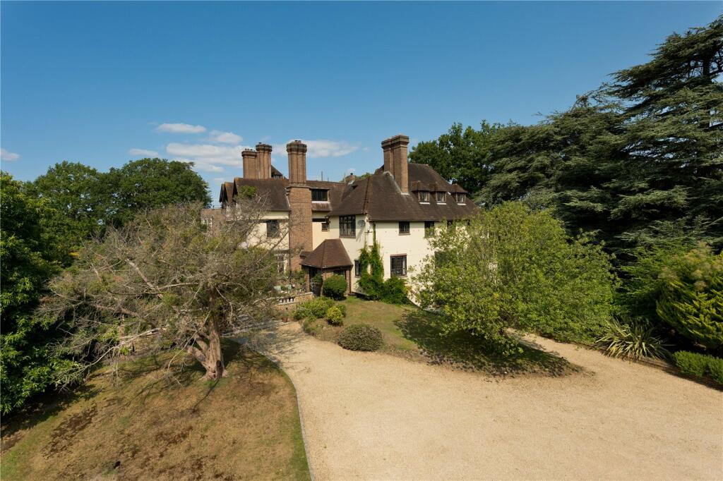 8 bed Detached for rent in Weybridge. From Curchods Estate Agents - Weybridge