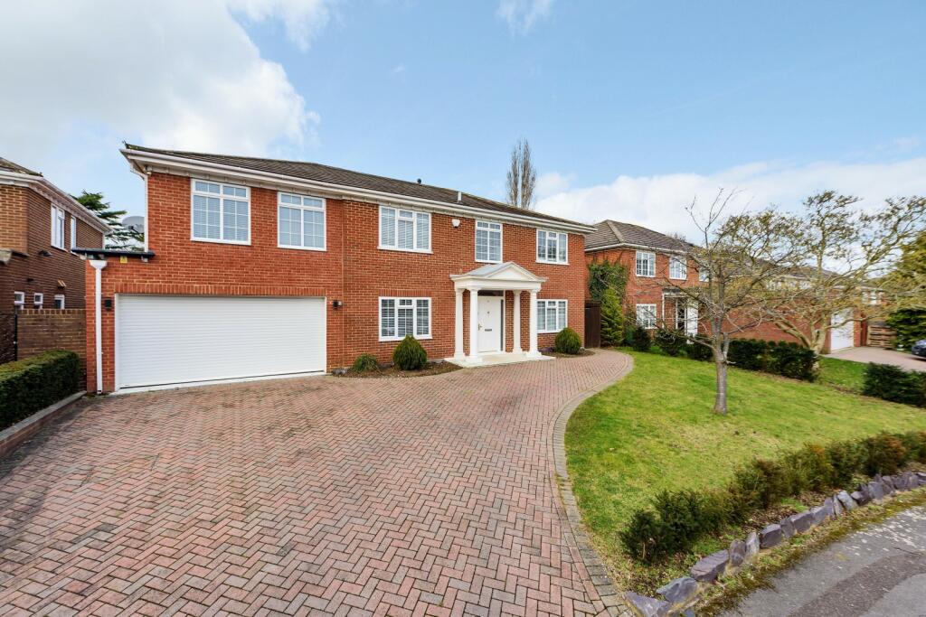 5 bed Detached for rent in Weybridge. From Curchods Estate Agents - Weybridge 5 bed Detached for rent in Weybridge. From Curchods Estate Agents - Weybridge