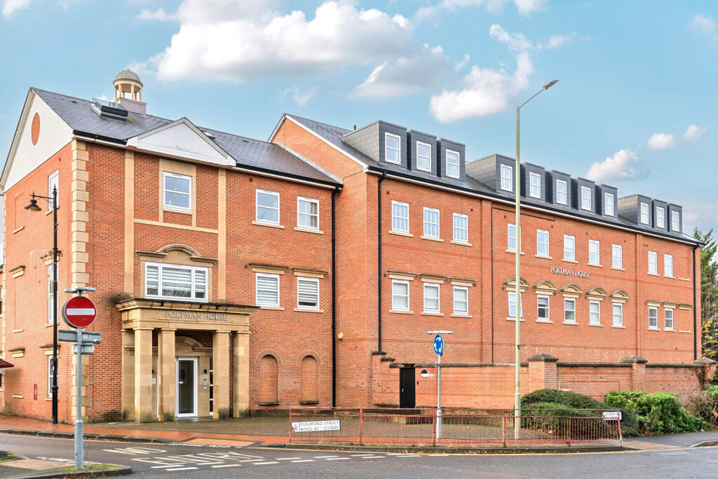 2 bed 1st Floor Flat for rent in Chertsey. From Curchods Estate Agents - Weybridge