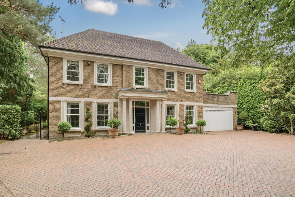 5 bed Detached for rent in Weybridge. From Curchods Estate Agents - Weybridge