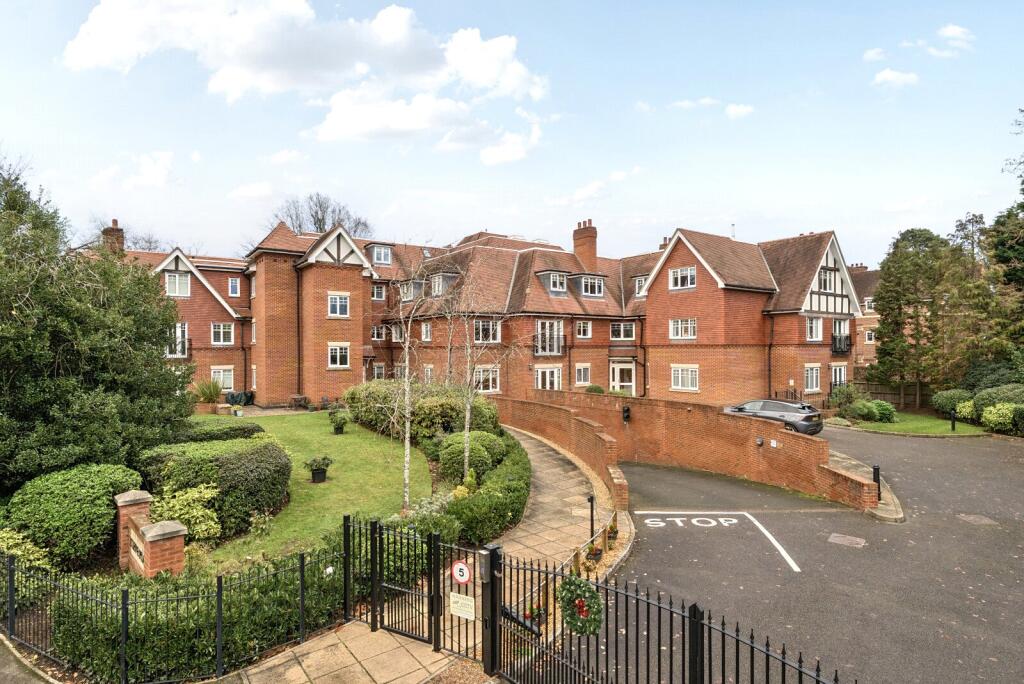 2 bed 1st Floor Flat for rent in Weybridge. From Curchods Estate Agents - Weybridge