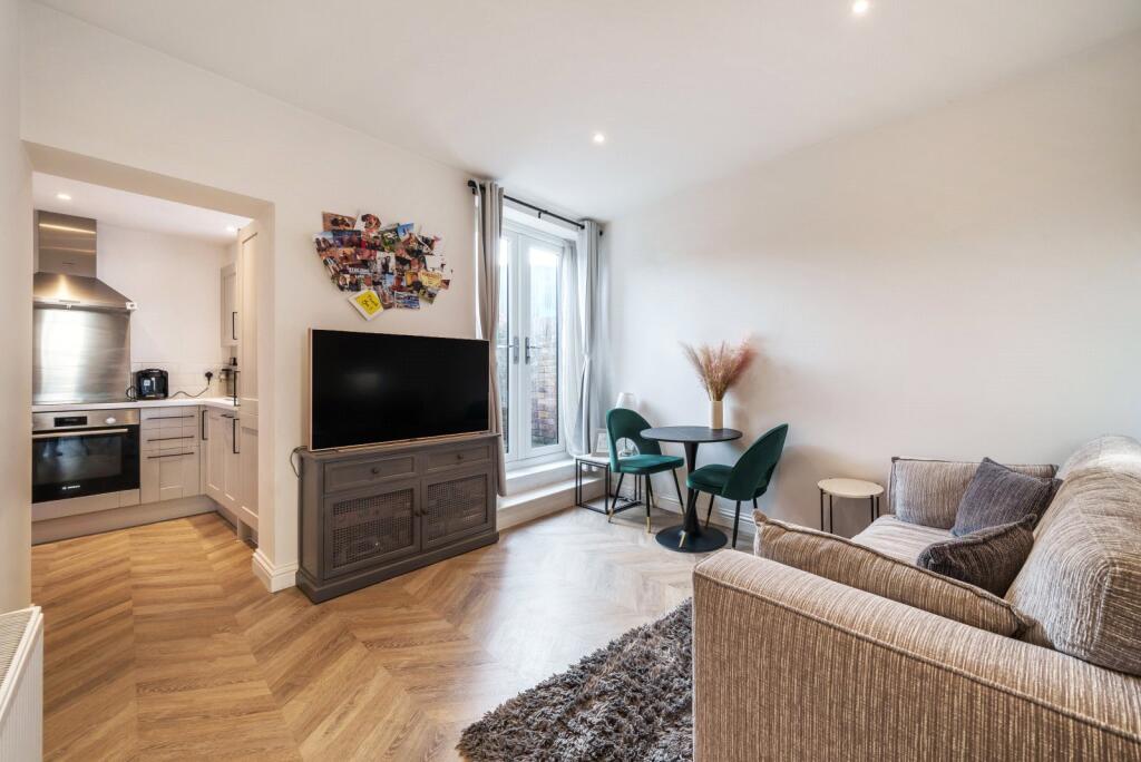 1 bed 1st Floor Flat for rent in Chertsey. From Curchods Estate Agents - Weybridge