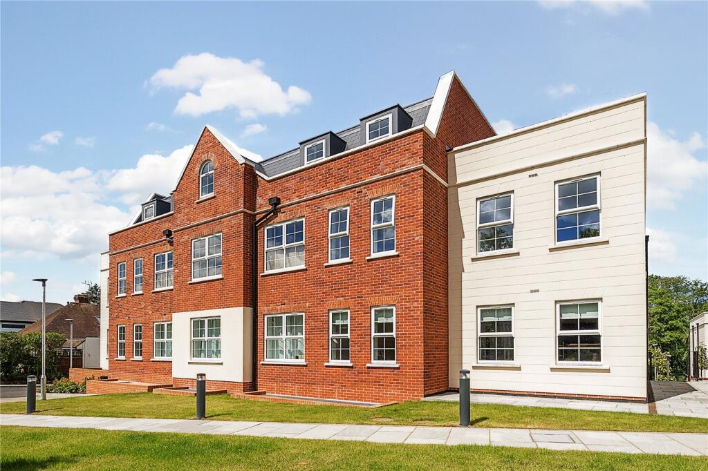 1 bed 1st Floor Flat for rent in Weybridge. From Curchods Estate Agents - Weybridge