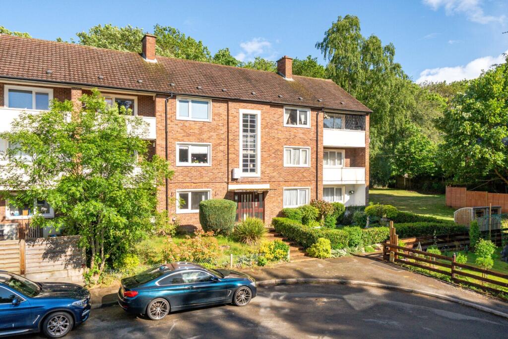 1 bed 1st Floor Flat for rent in Weybridge. From Curchods Estate Agents - Weybridge