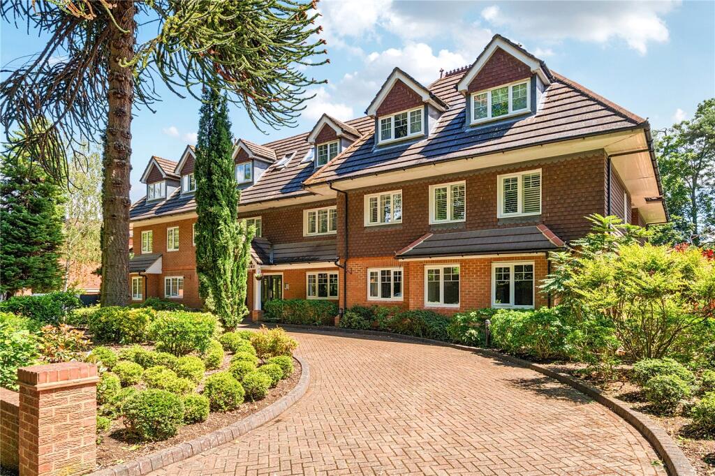 2 bed 1st Floor Flat for rent in Weybridge. From Curchods Estate Agents - Weybridge