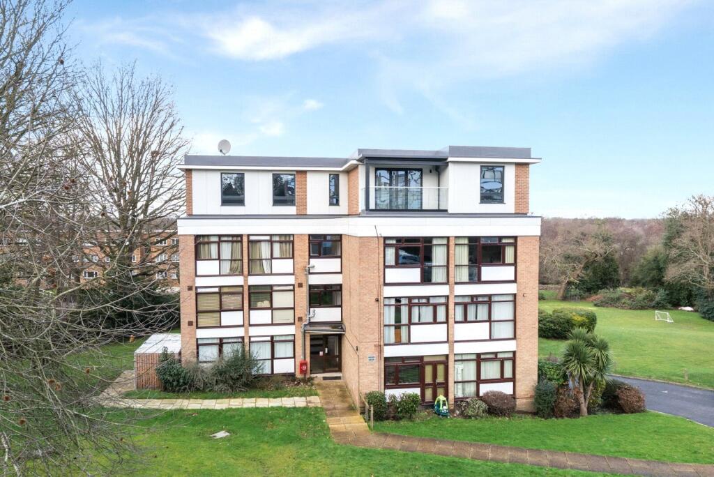 2 bed 1st Floor Flat for rent in Weybridge. From Curchods Estate Agents - Weybridge