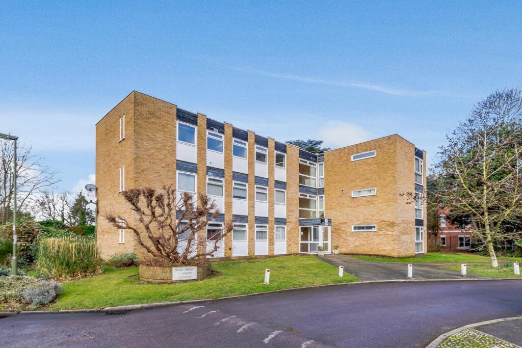 2 bed 1st Floor Flat for rent in Weybridge. From Curchods Estate Agents - Weybridge