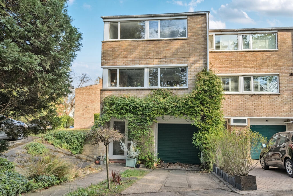 3 bed End of Terrace for rent in Weybridge. From Curchods Estate Agents - Weybridge