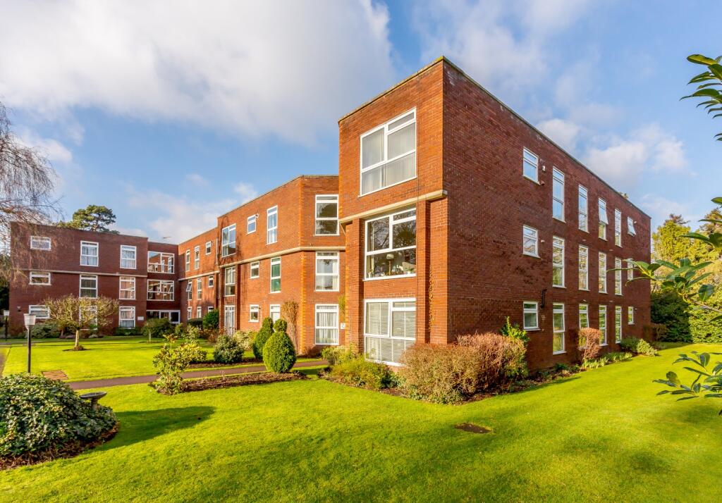 2 bed 1st Floor Flat for rent in Weybridge. From Curchods Estate Agents - Weybridge 2 bed 1st Floor Flat for rent in Weybridge. From Curchods Estate Agents - Weybridge