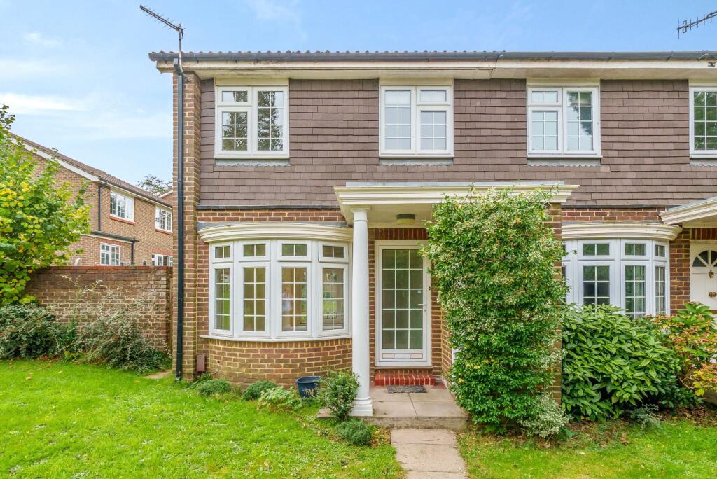 3 bed End of Terrace for rent in Weybridge. From Curchods Estate Agents - Weybridge 3 bed End of Terrace for rent in Weybridge. From Curchods Estate Agents - Weybridge
