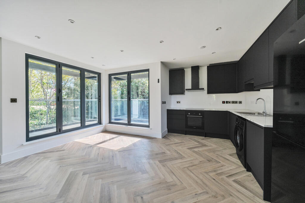 3 bed Penthouse for rent in Weybridge. From Curchods Estate Agents - Weybridge