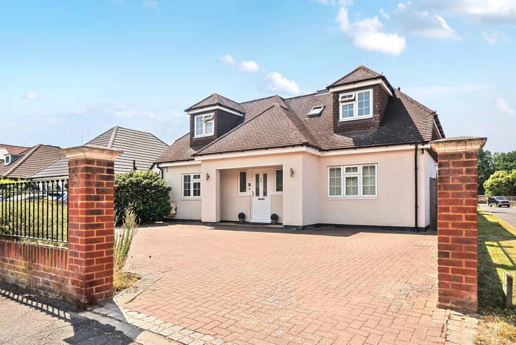 5 bed Detached for rent in New Haw. From Curchods Estate Agents - Weybridge 5 bed Detached for rent in New Haw. From Curchods Estate Agents - Weybridge