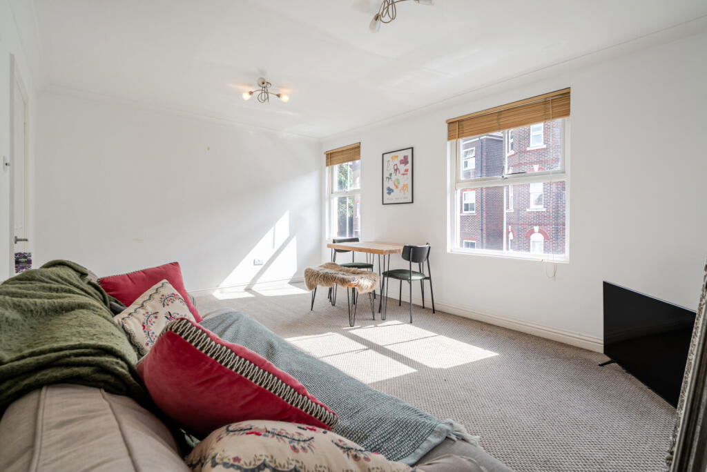 3 bed Annexe for rent in Weybridge. From Curchods Estate Agents - Weybridge