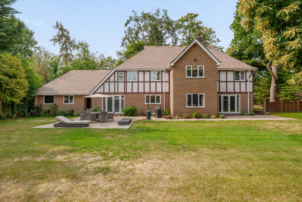 5 bed Detached for rent in Weybridge. From Curchods Estate Agents - Weybridge