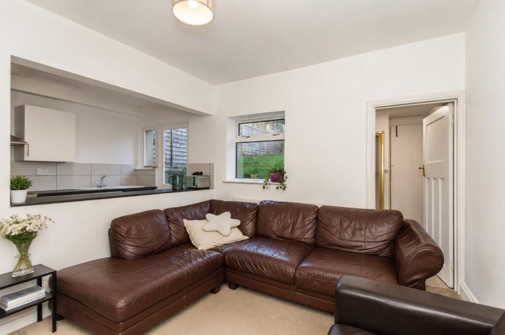 6 bed Mid Terraced House for rent in Brighton and Hove. From Coapt - Brighton