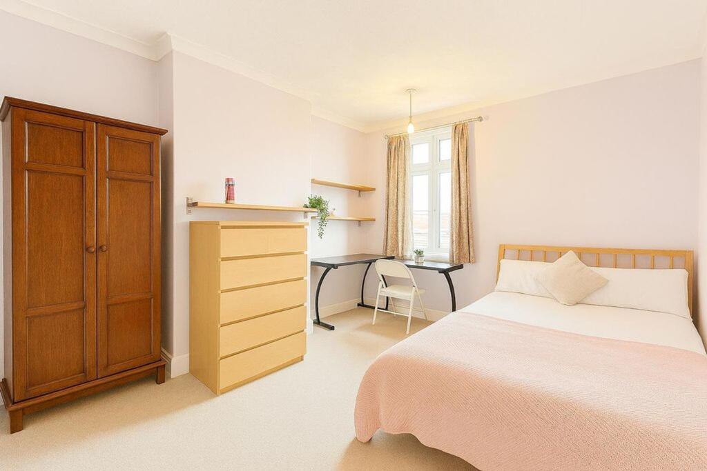 1 bed Mid Terraced House for rent in Brighton and Hove. From Coapt - Brighton 1 bed Mid Terraced House for rent in Brighton and Hove. From Coapt - Brighton