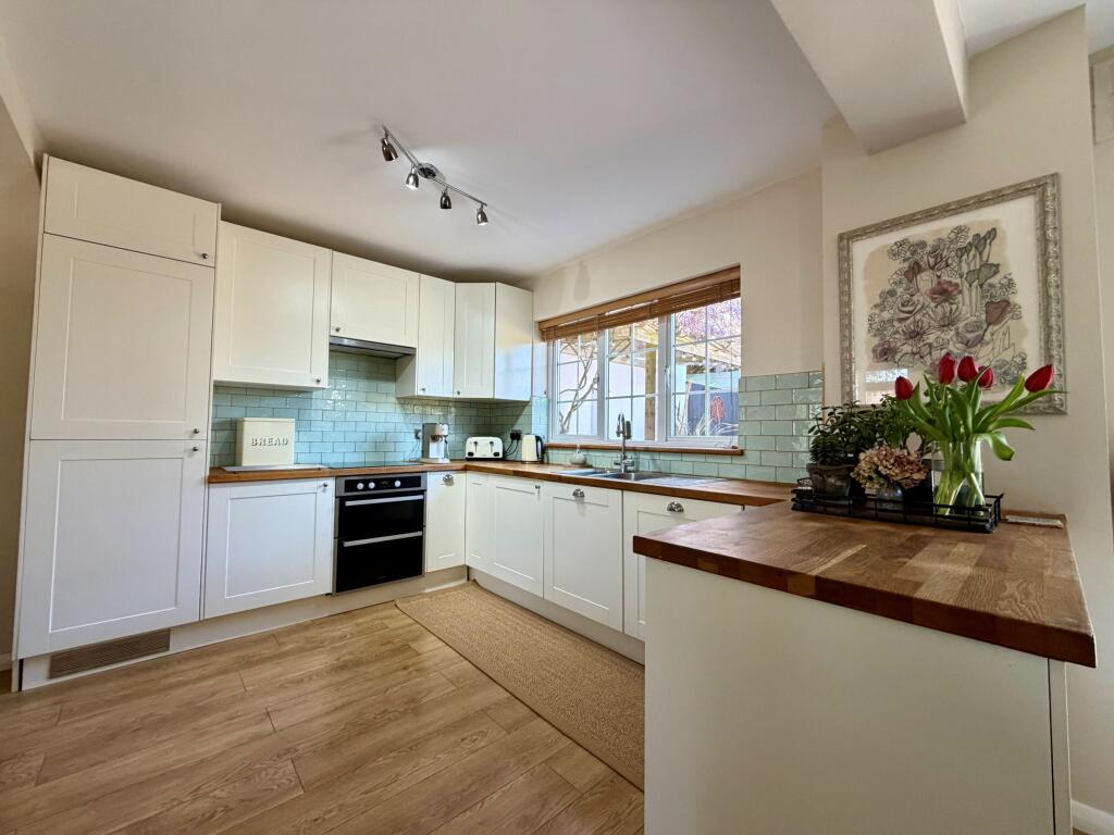 4 bed Semi Detached for rent in Bishop's Tachbrook. From Connells - Leamington Spa 4 bed Semi Detached for rent in Bishop's Tachbrook. From Connells - Leamington Spa