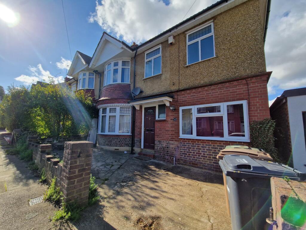 5 bed Detached for rent in Luton. From Connells - Luton